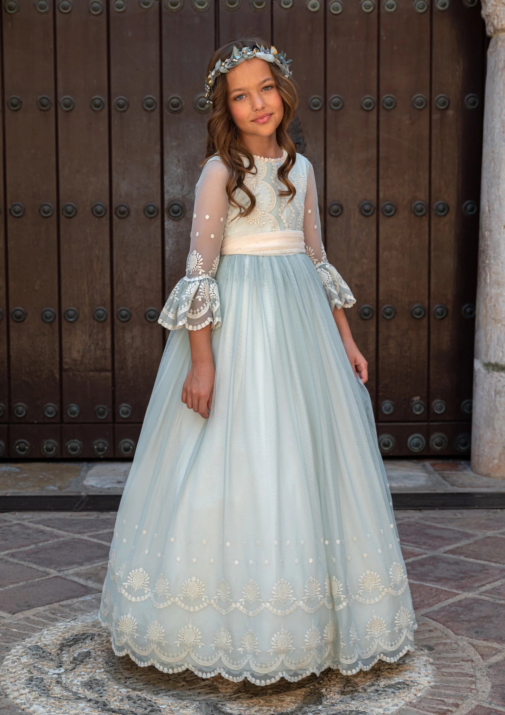 Vestido tono azul y crudo decorado con bordado JULIETTE - marca Manuela Macías