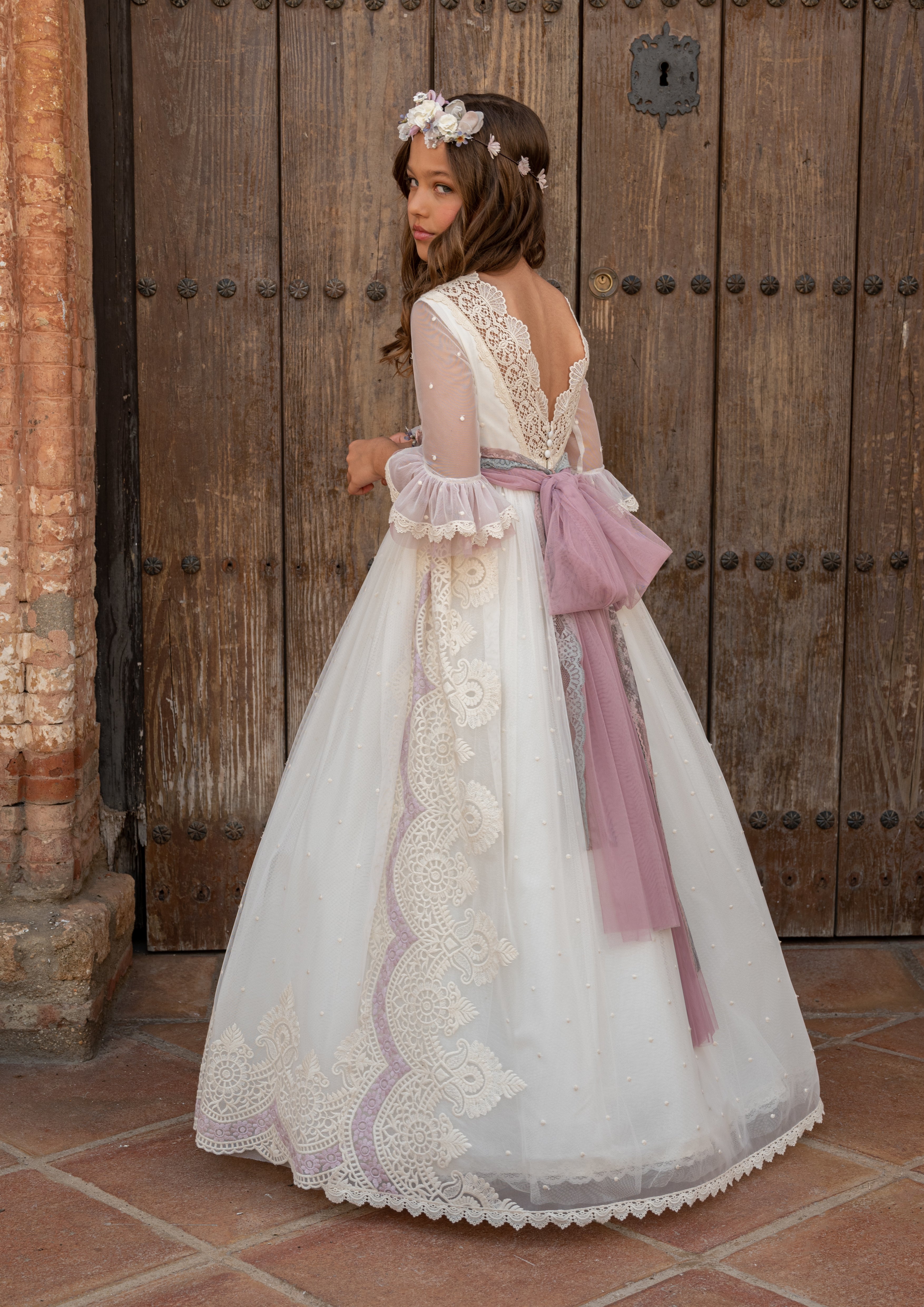 Vestido largo en tonos crudo y lila para comunión MADELEINE - marca Manuela Macías