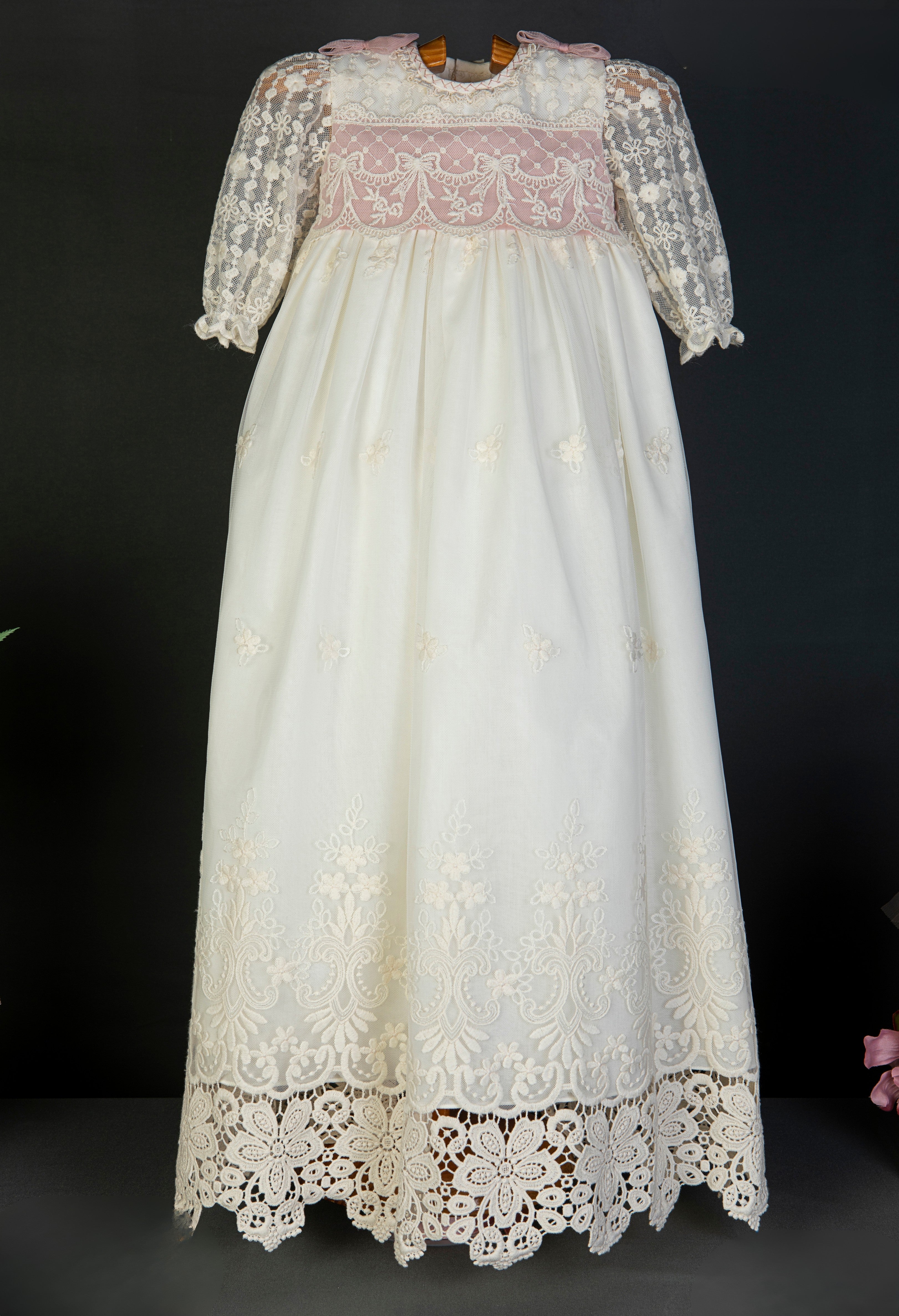 Vestido para bautizo crudo y rosa estilo faldón (ropón) con gorro  - 3100 - marca Mimosines