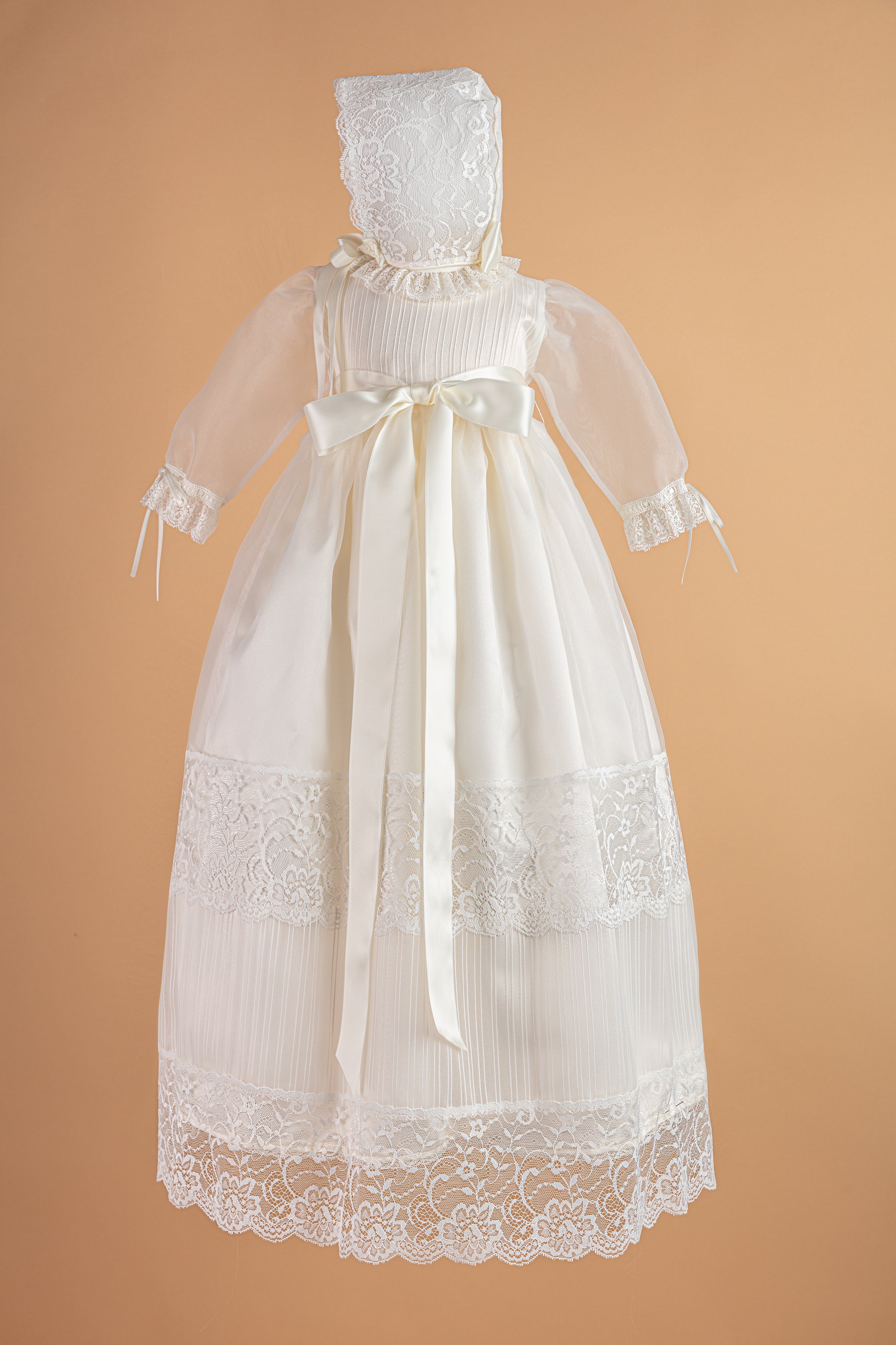 Vestido para bautizo estilo faldón entre doble color blanco con gorro - marca Belán