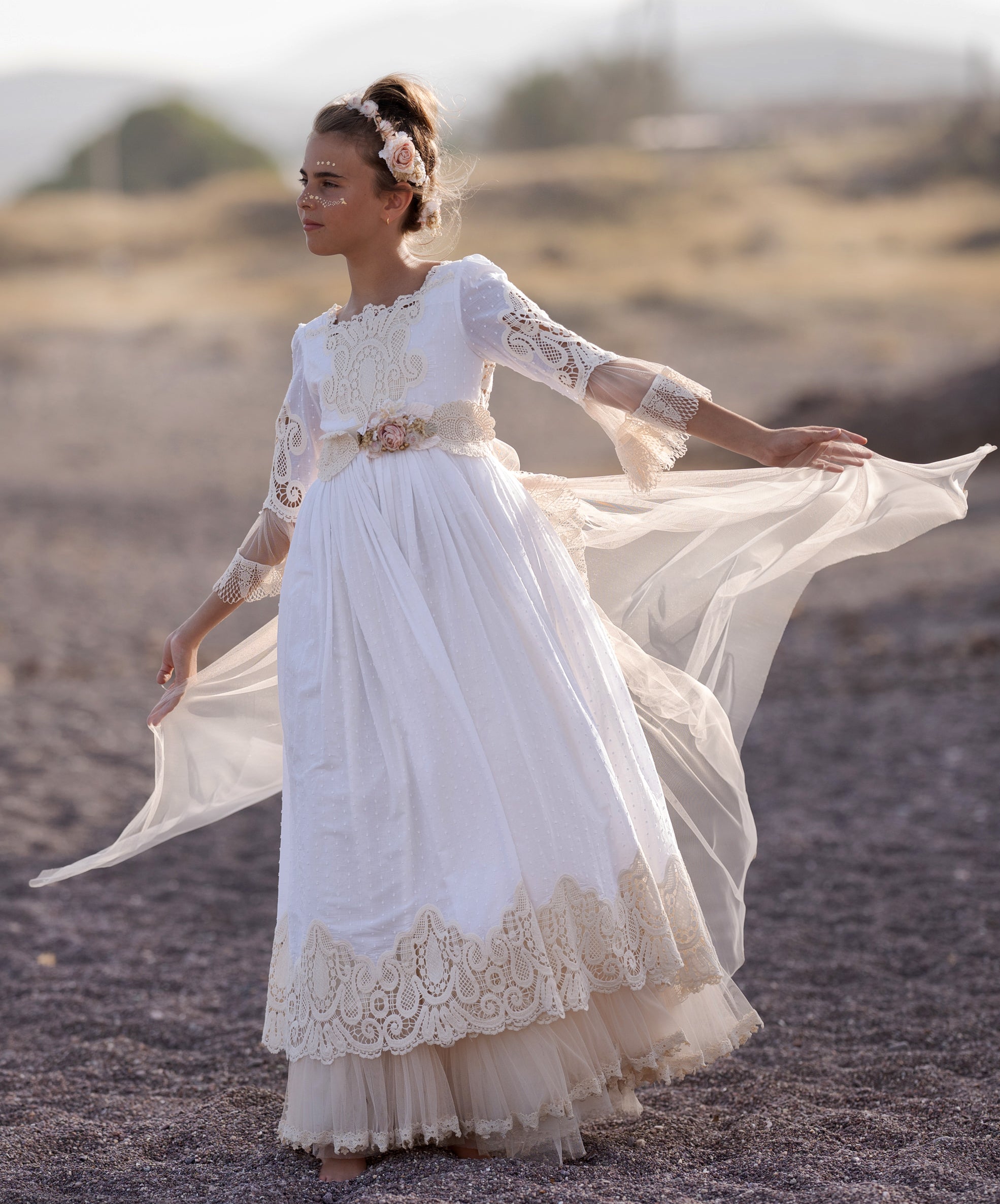 Vestido de comunión largo blanco con encaje beige ARENA - marca Mon Air