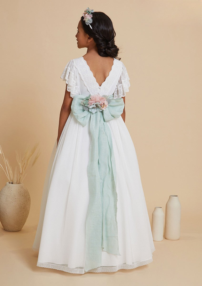 Vestido blanco decorado con encaje y mangas forma de alas para niñas - 617014MC - marca Amaya