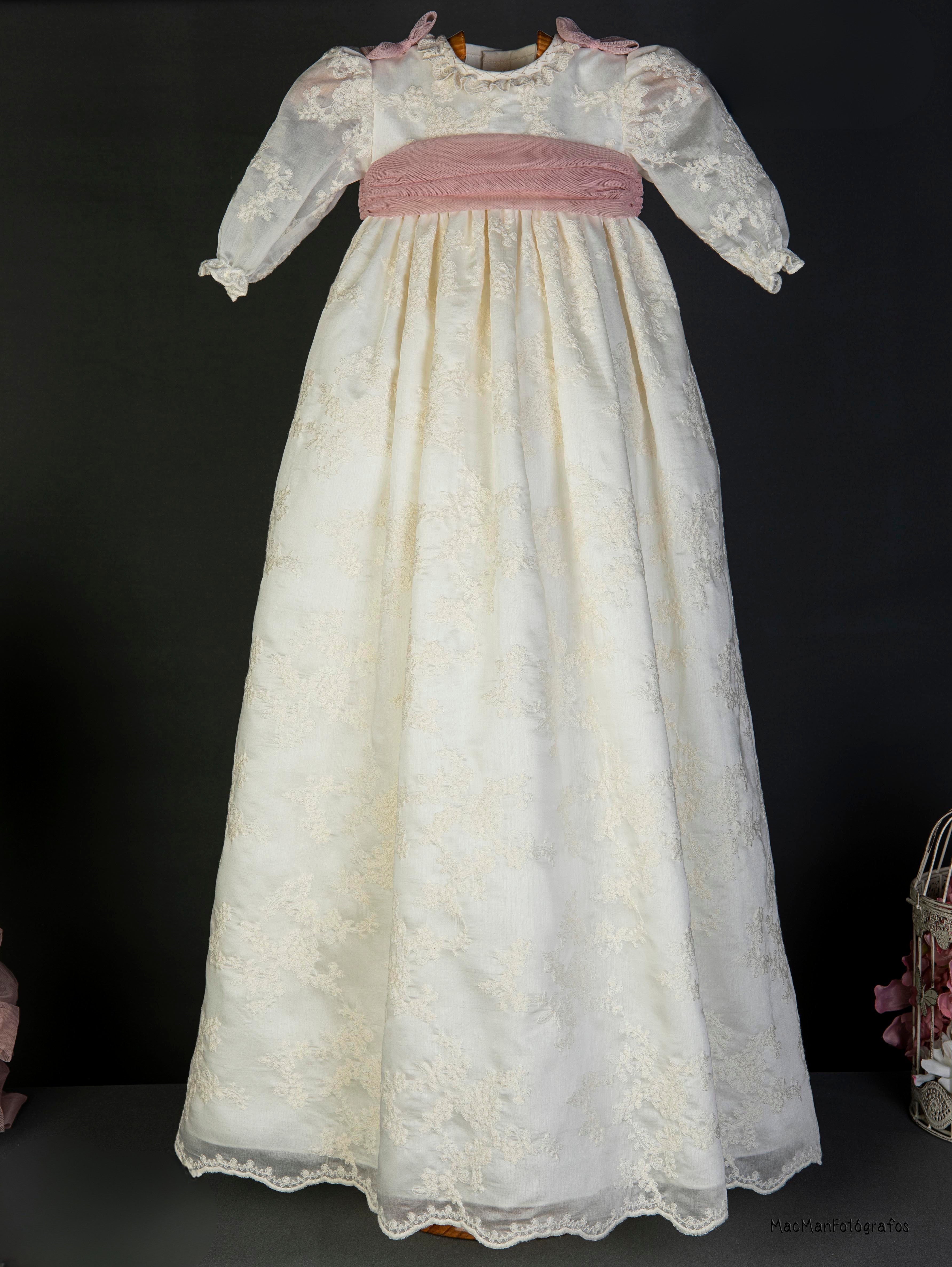 Vestido para bautizo estilo faldón (ropón) con gorro y cinturón beige (diferente de la foto) - 3122 - marca Mimosines