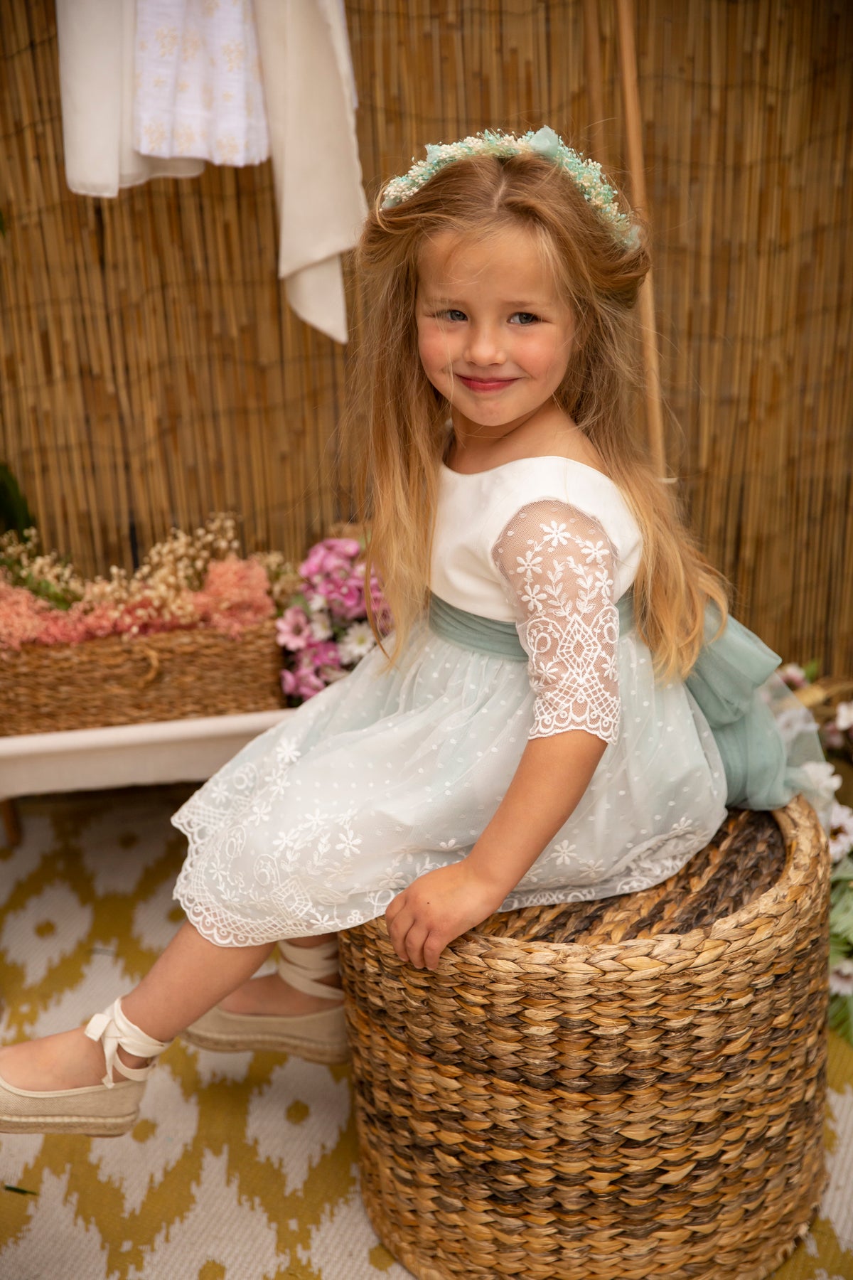 Vestido de tul blanco y verde menta decorado con encaje niña - MACARENA - marca Coordinanos