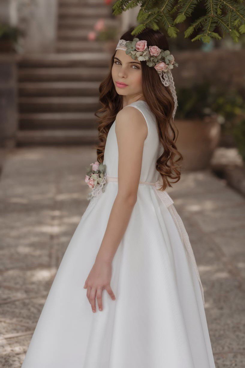 White dress with skirt decorated with floral embroidery - 123 - Mimilú brand