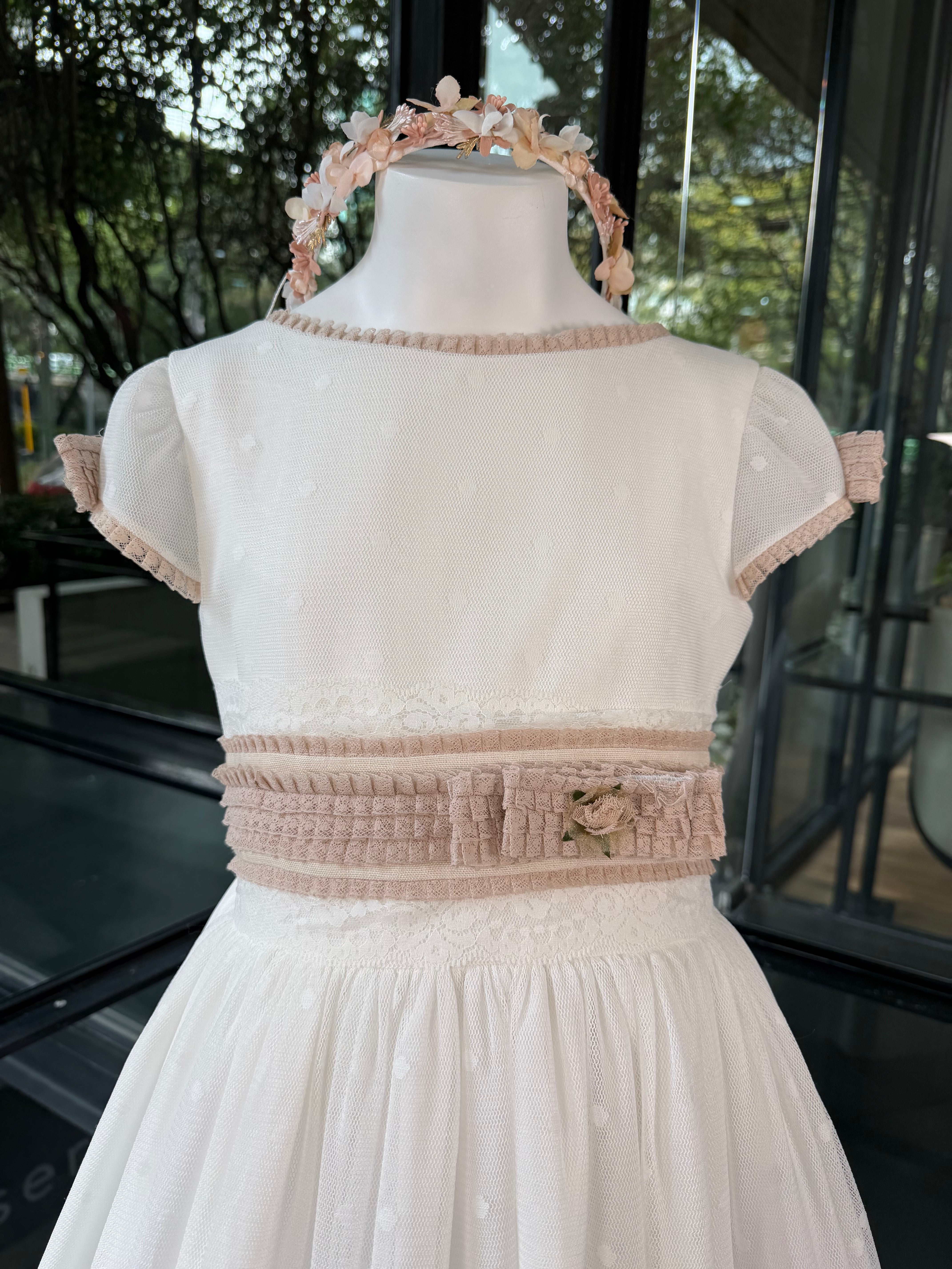 Vestido largo blanco de comunión con lazo beige - H139 - marca Marla