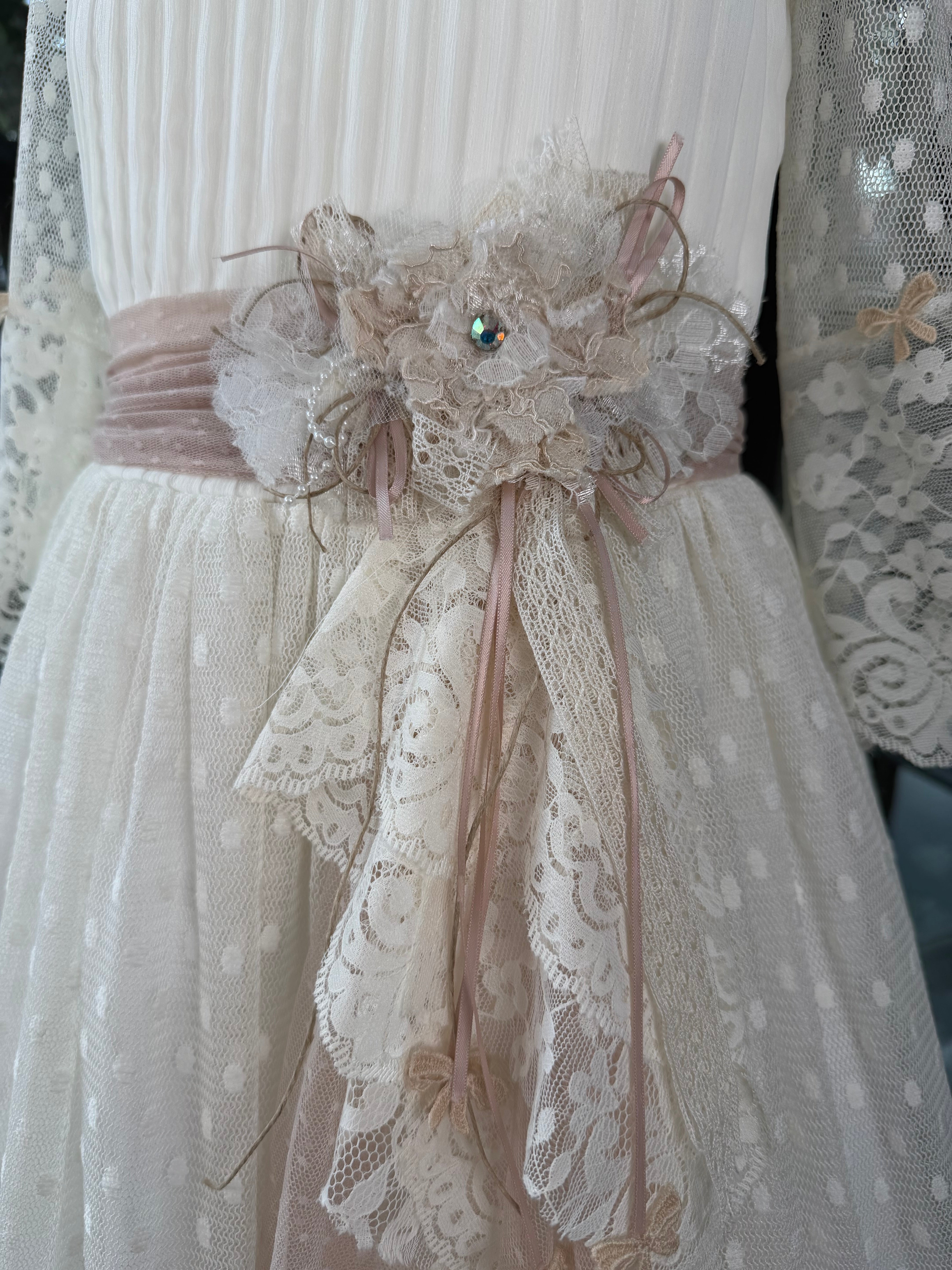 Vestido largo blanco con lazada en tul beige para comunión - H497 - marca Marla