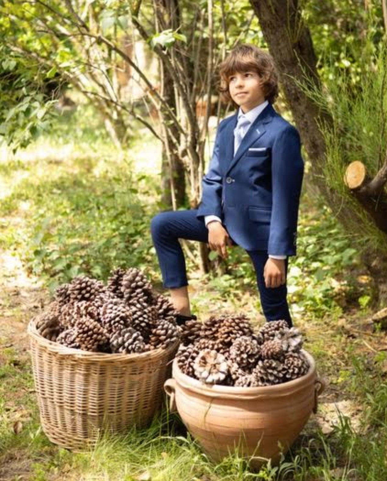 Traje completo azul marino con corbata - marca Nova Drima