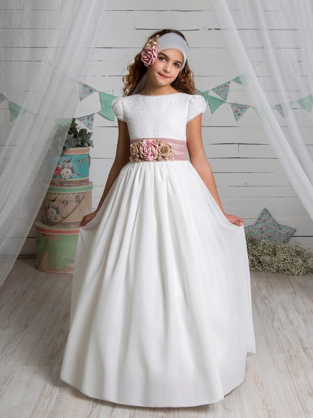 Vestido largo blanco con cinturón rosa satinado para comunión - L127 - marca Marla