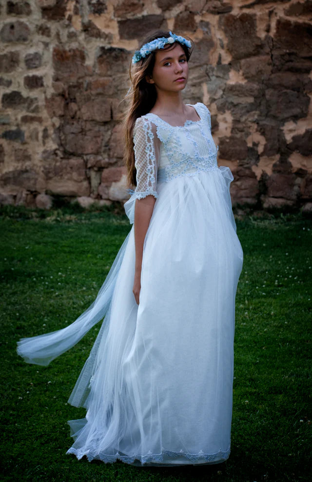 Vestido color blanco decorado con encaje en tono azul - LUNA AZUL - marca Mon Air