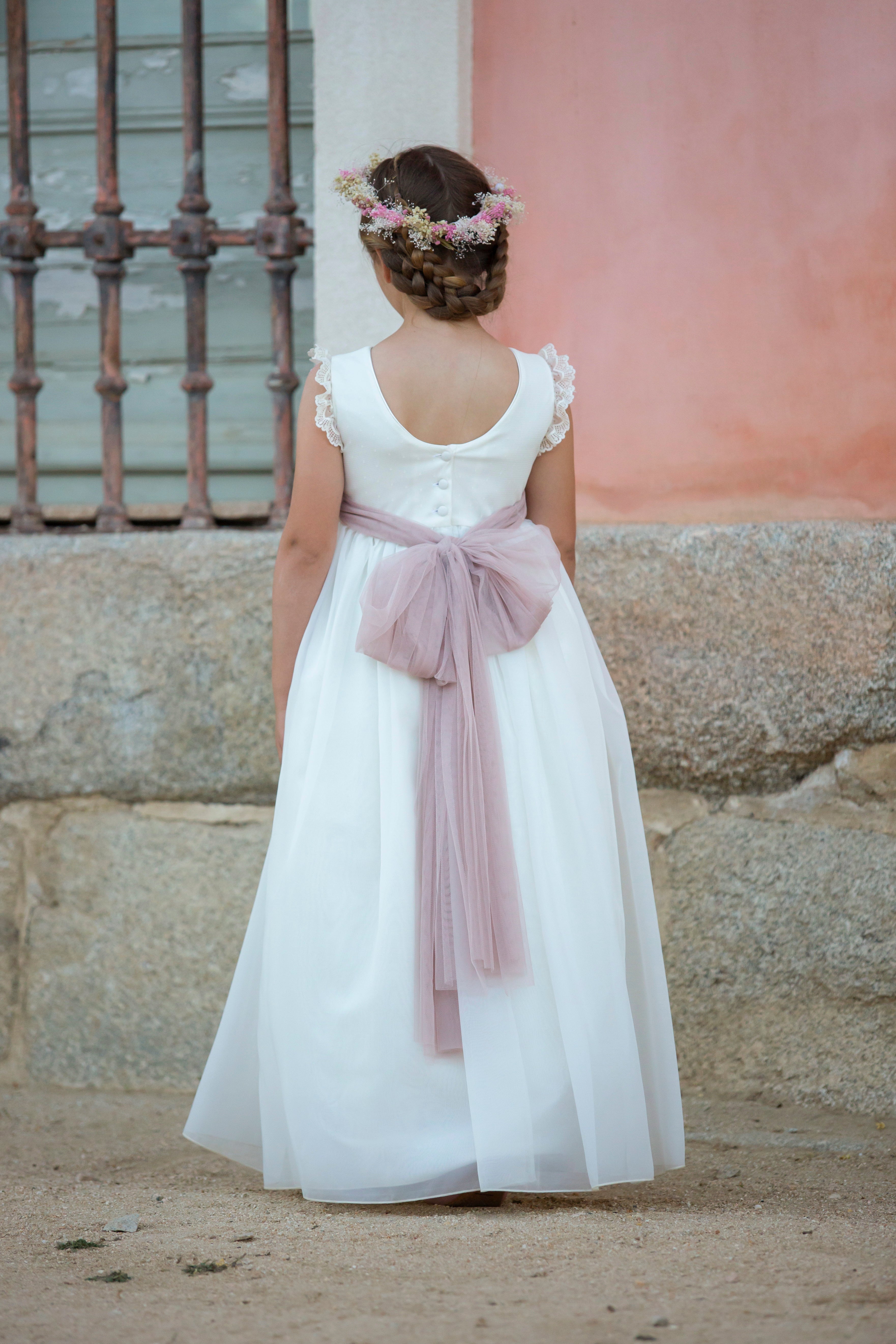 Vestido color crudo con falda en organza y cinturón de tul para comunión niñas - MARTA - marca Coordinanos