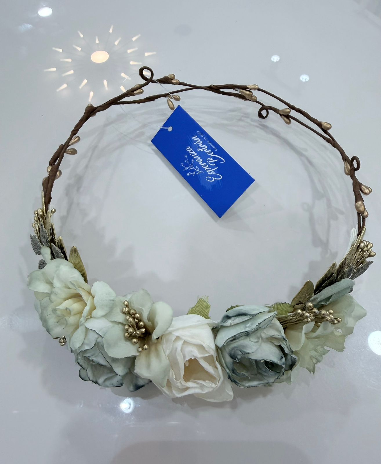 Corona con flores crudo y verde CO-2161 VERDE - marca Esperanza Bertrán
