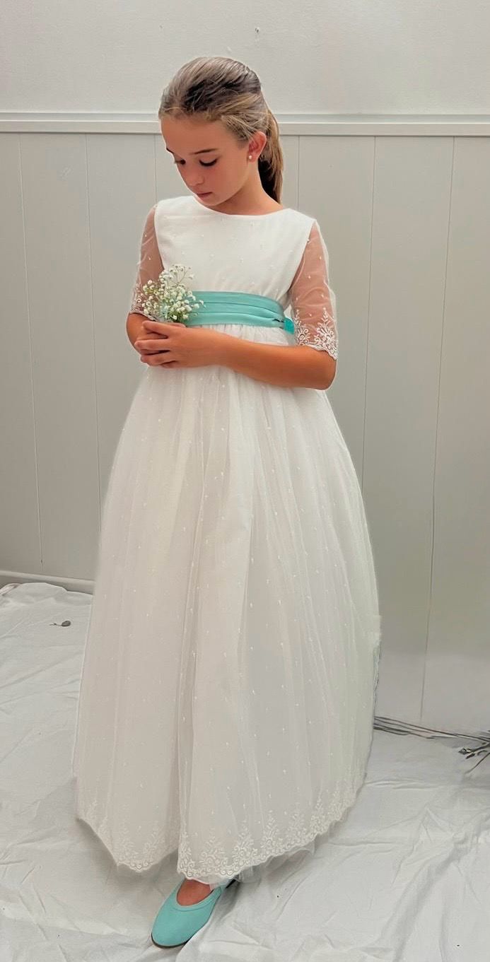 Vestido blanco decorado con bordado de encaje para comunión niñas - MALENA - marca Coordinanos