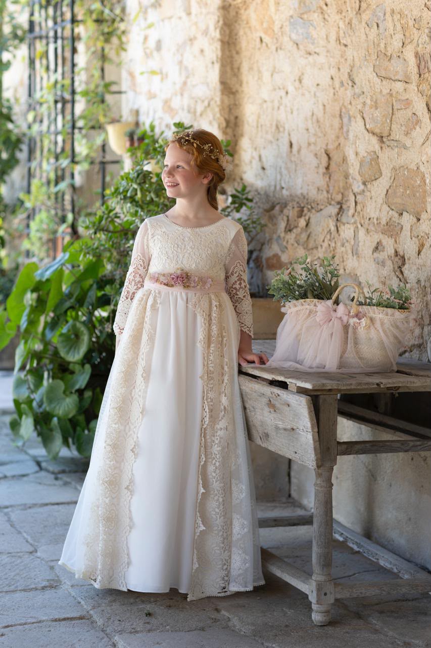 Vestido decorado con bordado de inspiración vintage para comunión niña - ALIRA - marca Alhuka