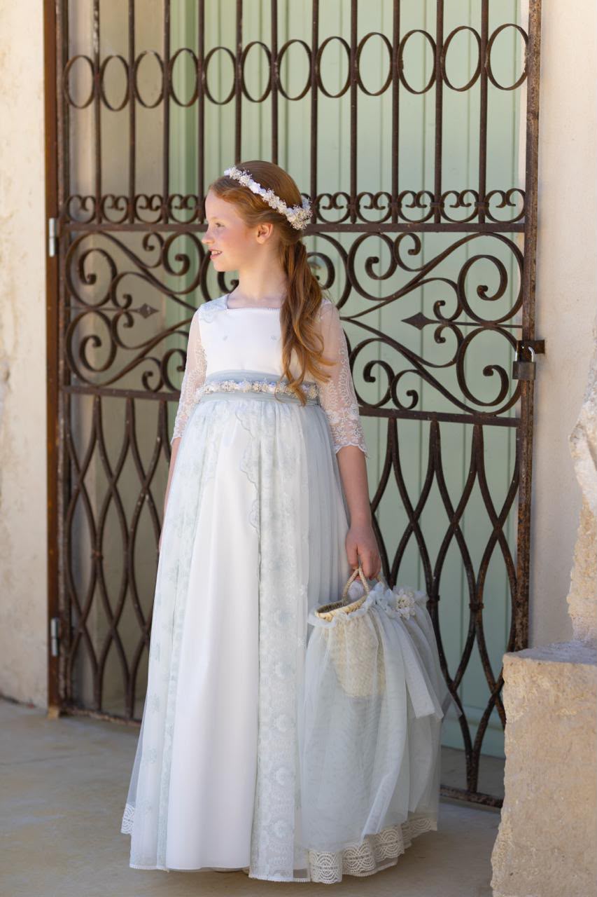 Vestido decorado con bordado en tono aguamarina para comunión niña - EOLIA - marca Alhuka