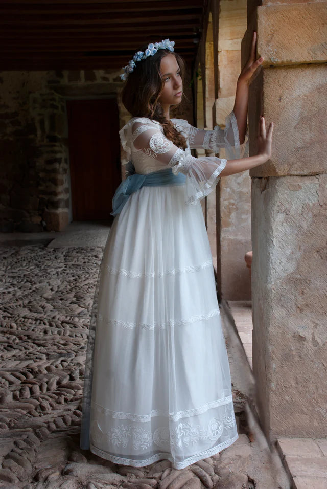 Vestido de comunión largo blanco con cinturón y corona azul SOL - marca Mon Air