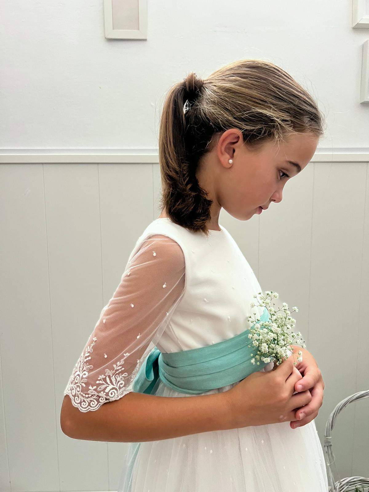 Vestido blanco decorado con bordado de encaje para comunión niñas - MALENA - marca Coordinanos