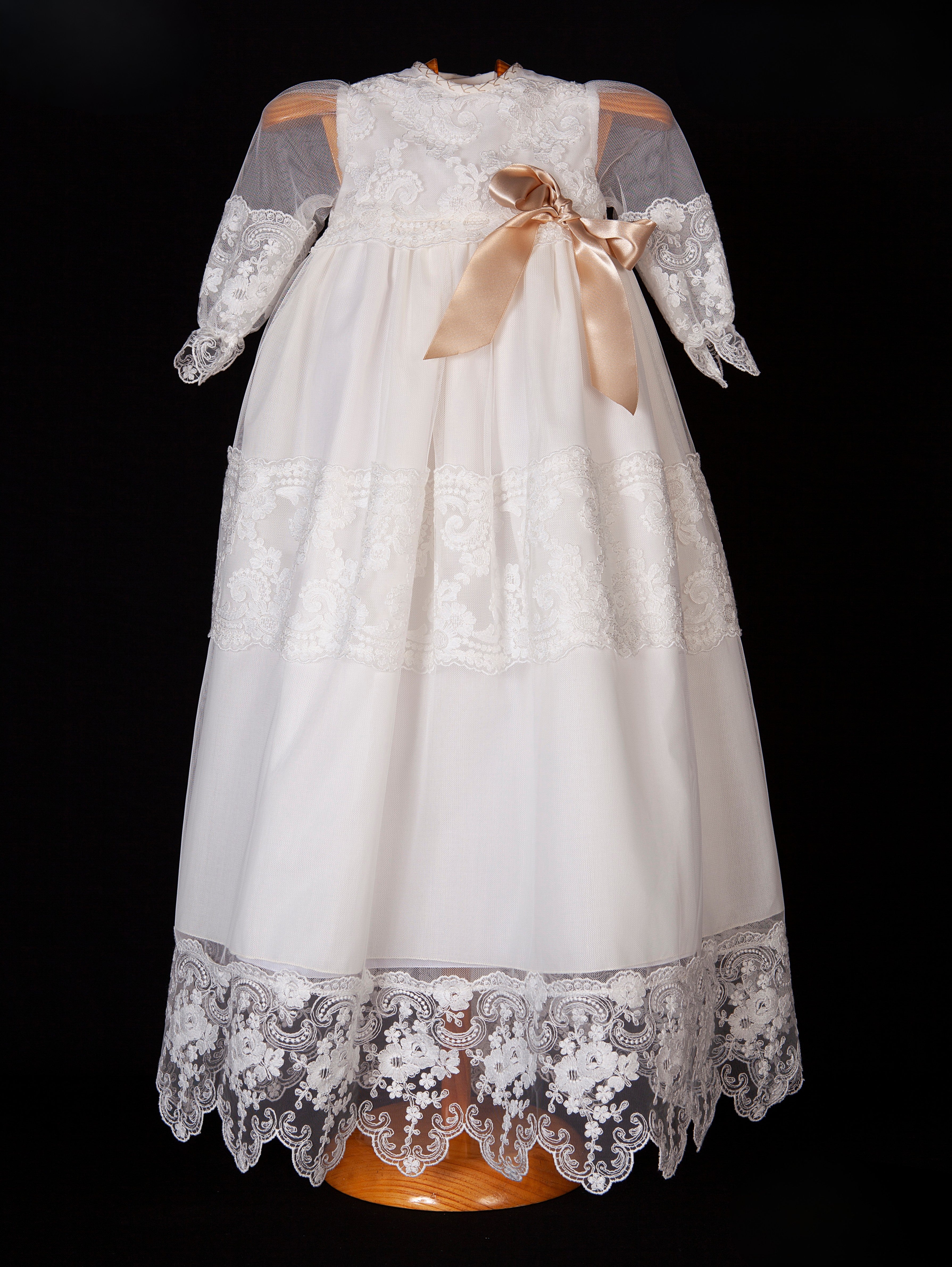 Vestido para bautizo blanco estilo faldón (ropón) con gorro y zapatitos - 2457 -marca Mimosines