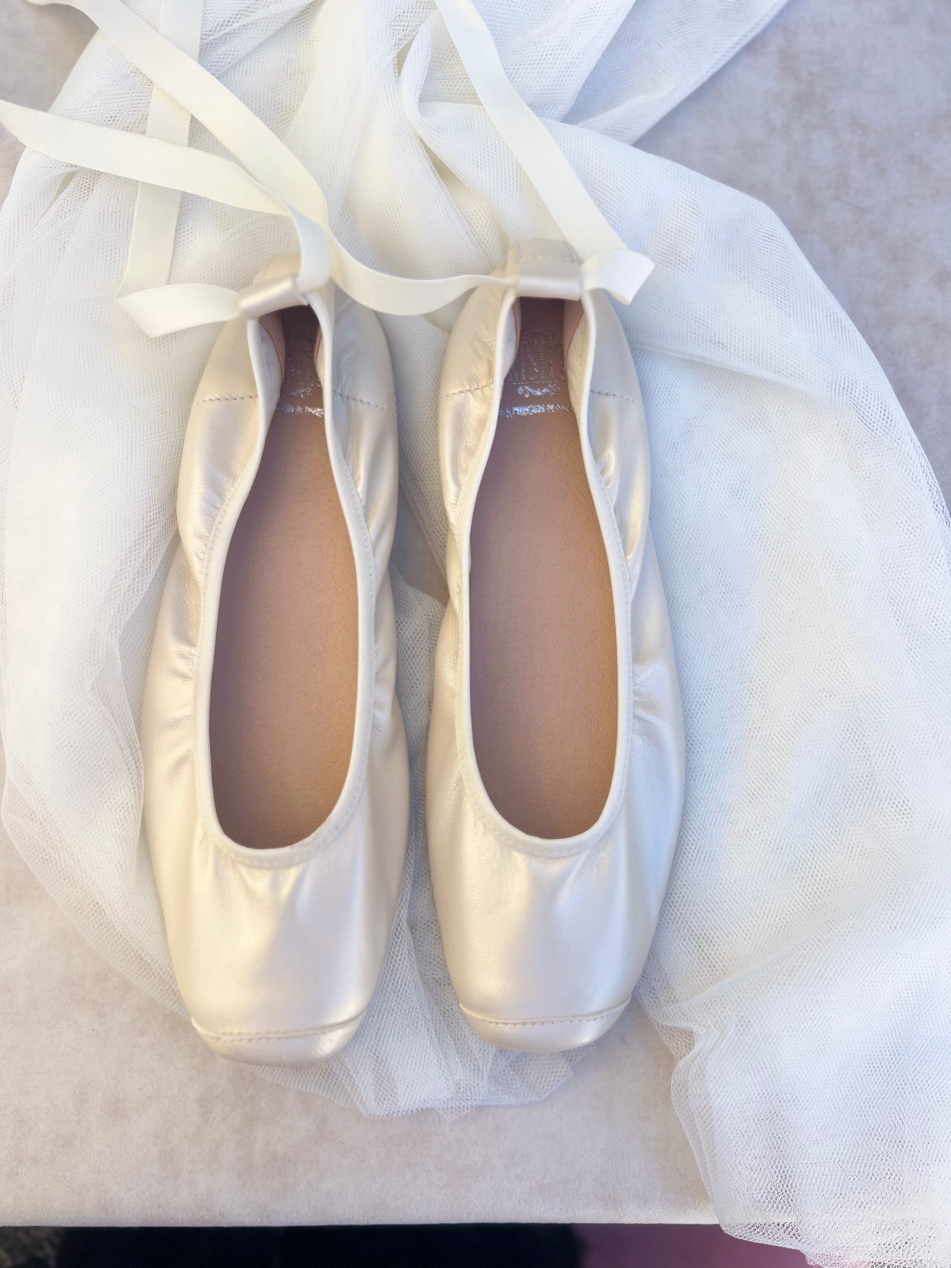 Zapatos Bailarinas de comunión en piel color NÁCAR - marca Flor de C