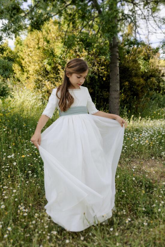 Vestido crudo con falda de gasa y manga tres cuatros para comunión niñas - LUCIA - marca Coordinanos