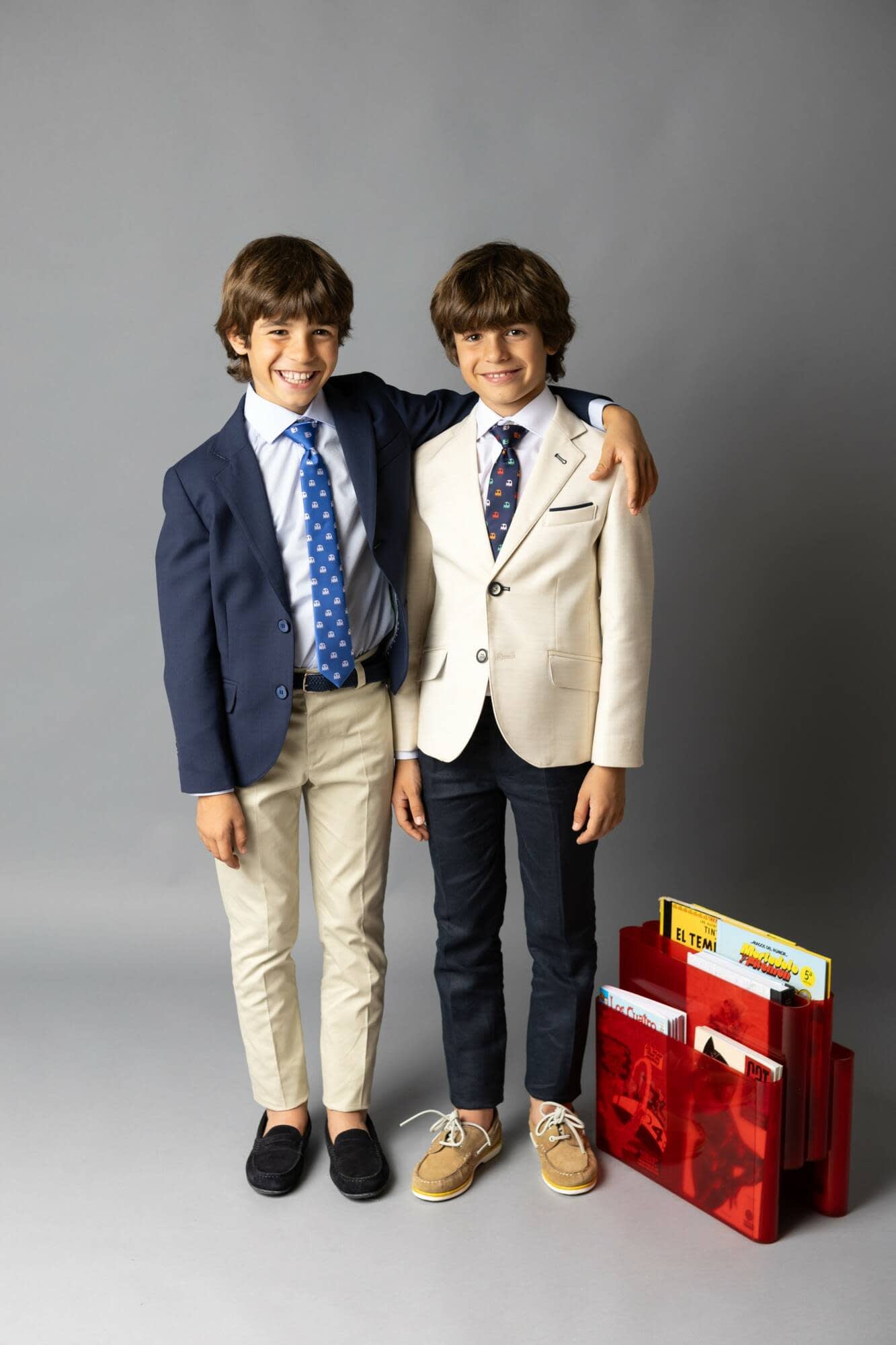 Traje completo para niño - Americana blanca con pantalón azul marino - marca Nova Drima