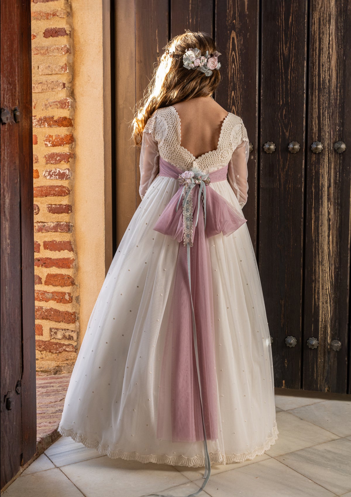Vestido con encaje artesanal con aire vintage para comunión niña - ABRIL - marca Manuela Macías