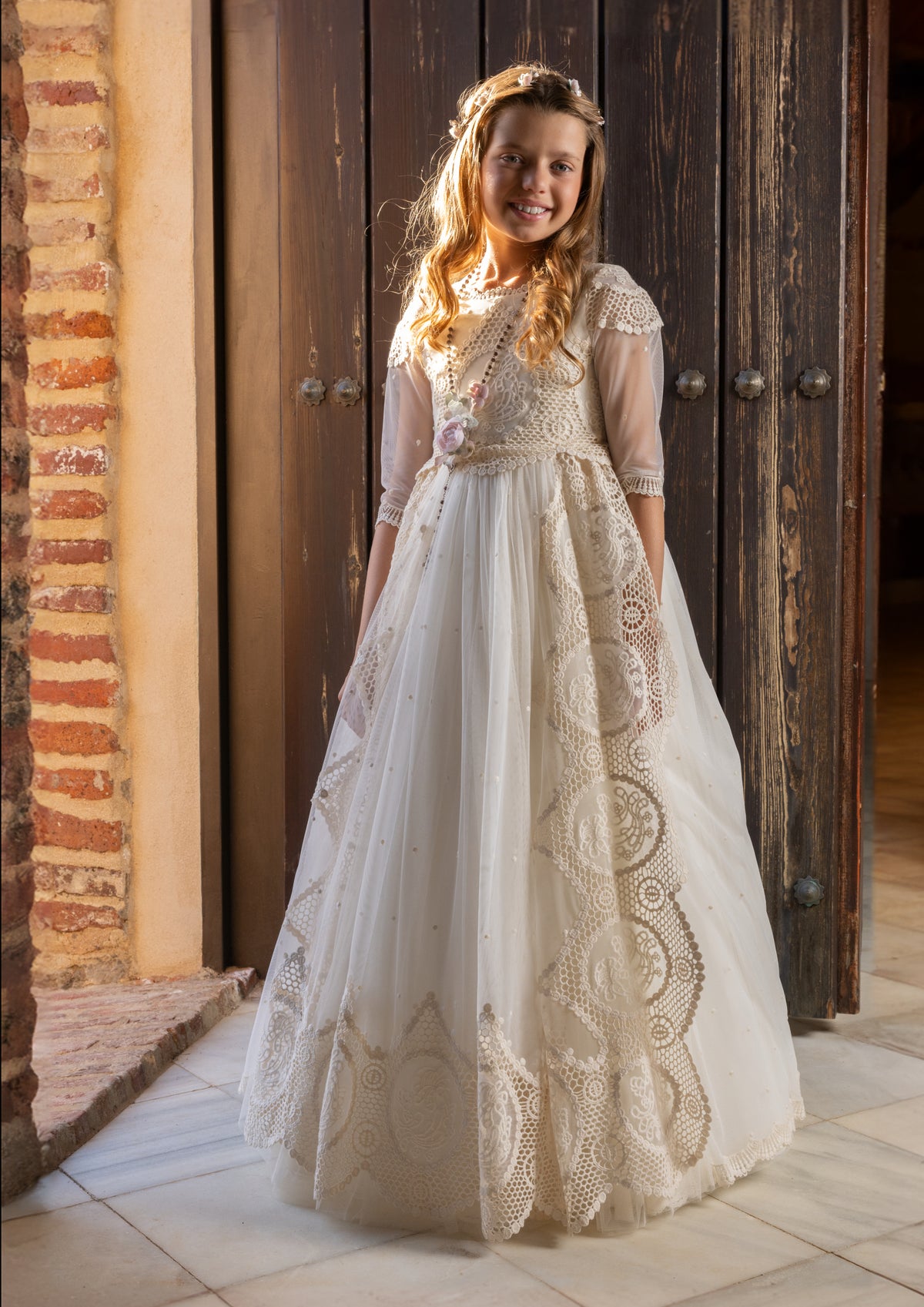 Vestido con encaje artesanal con aire vintage para comunión niña - ABRIL - marca Manuela Macías