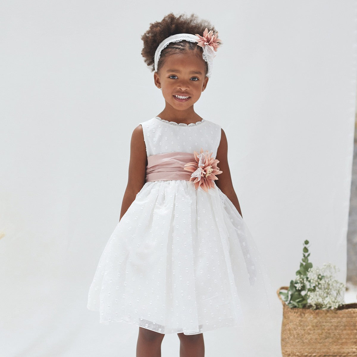 Vestido corto blanco en tul bordado para eventos sociales - 582422 - marca Amaya