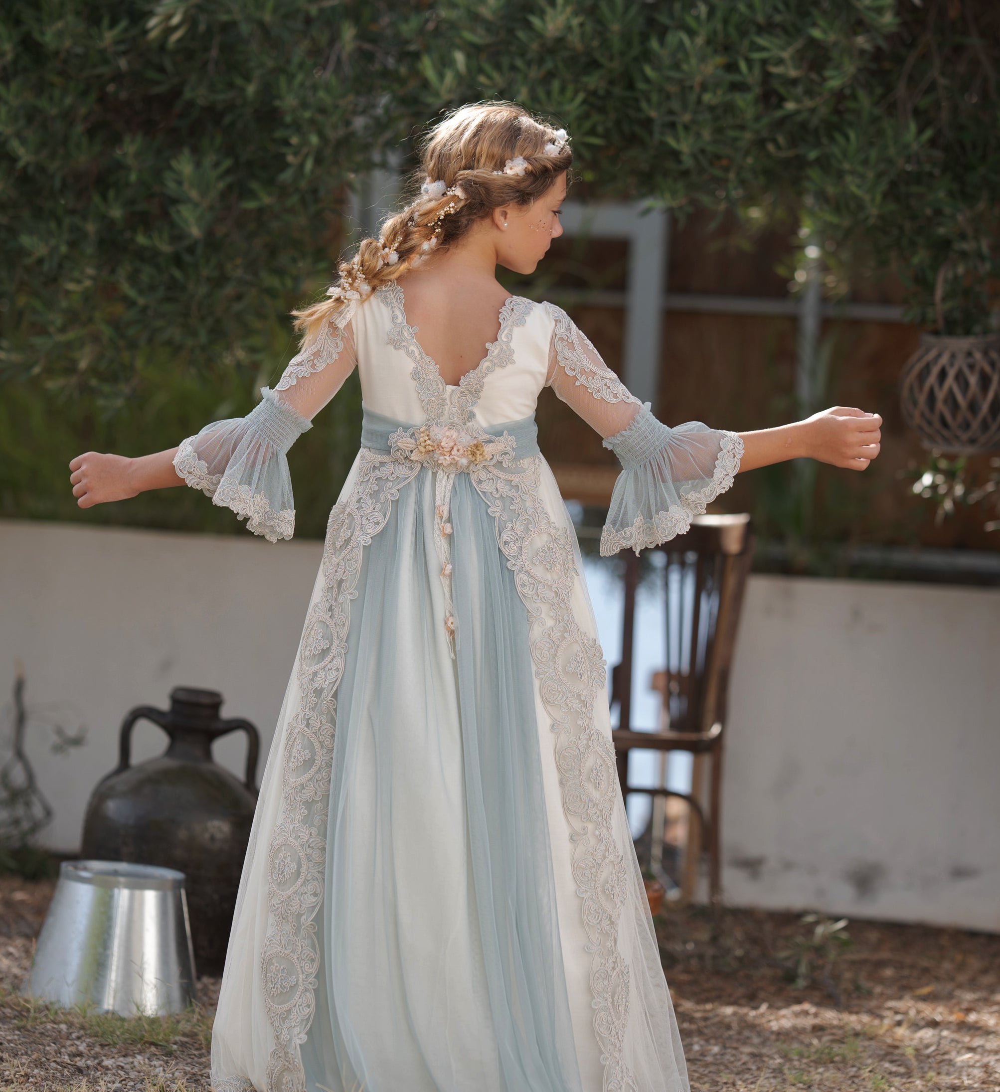 Vestido de comunión largo crudo con lazo y encaje verde aguamarina ALOE - marca Mon Air