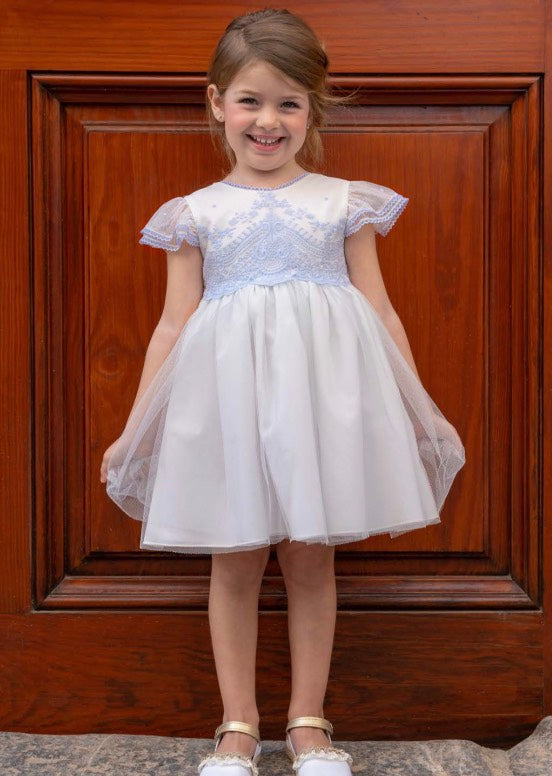 Vestido blanco con encaje azul para eventos sociales GRETA - marca Alhuka