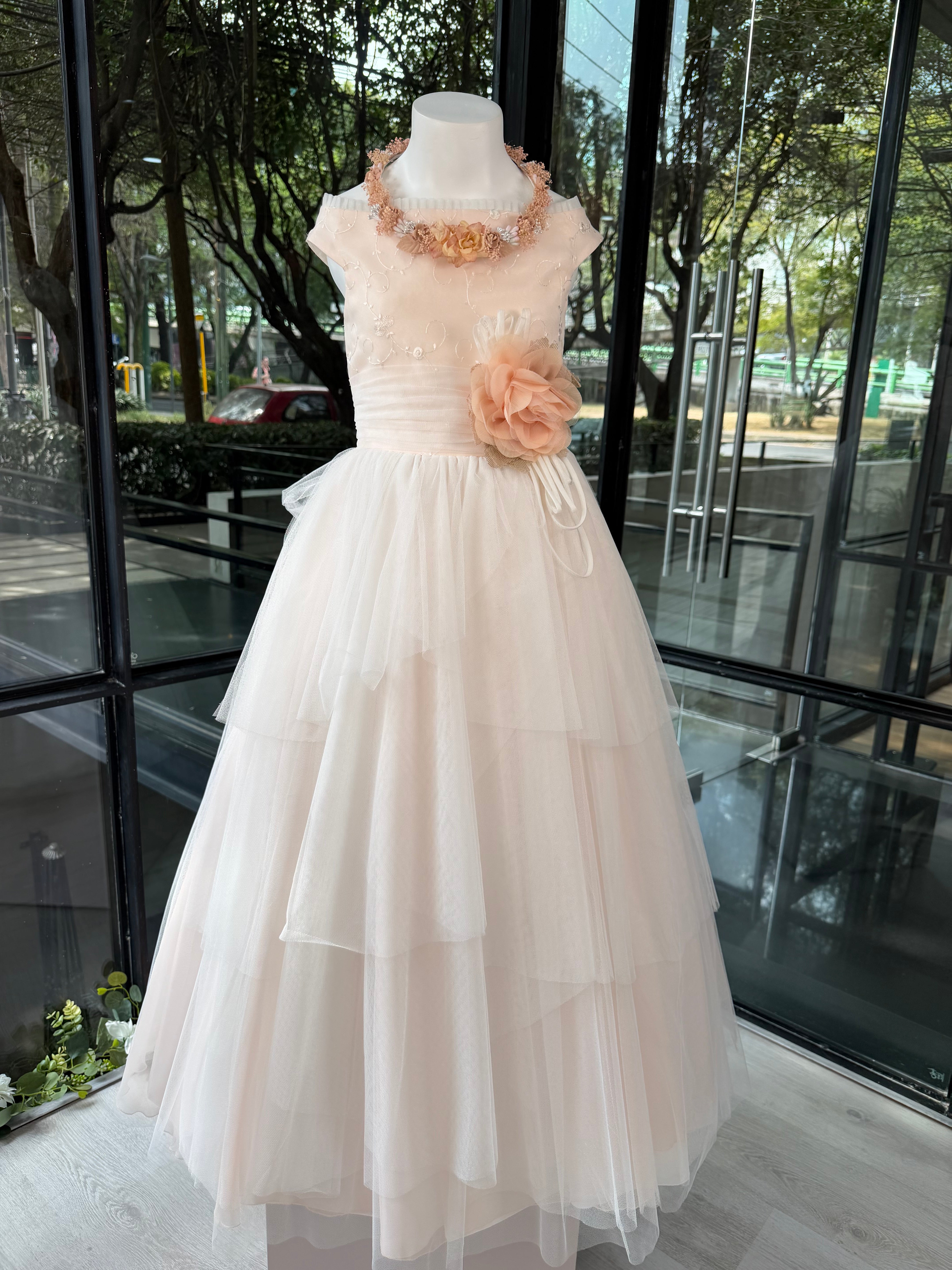 Vestido largo tono salmón con flor grande para comunión - K240 - marca Marla