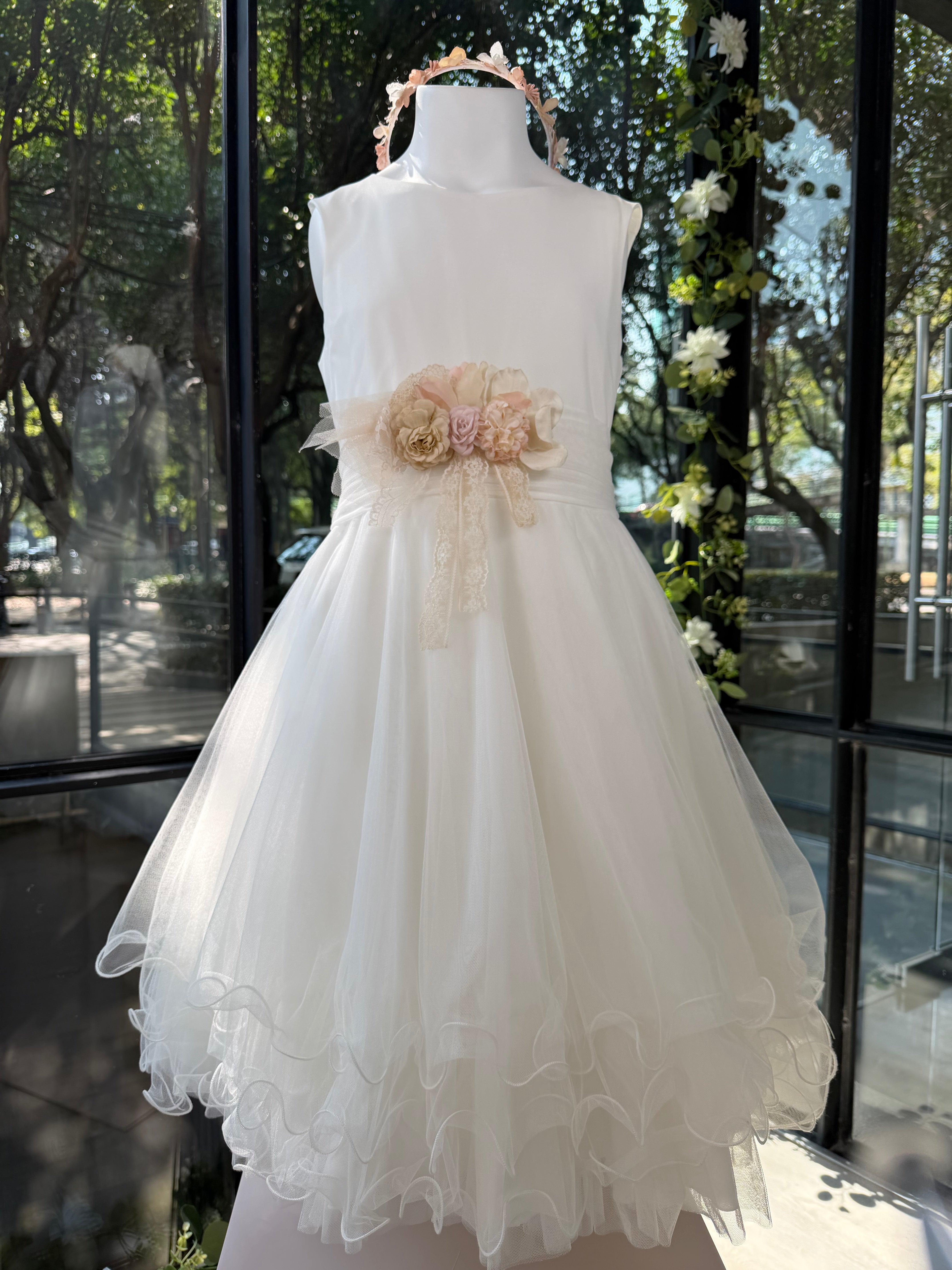 Vestido corto en tono crudo para eventos sociales - 425 - marca Mimilú