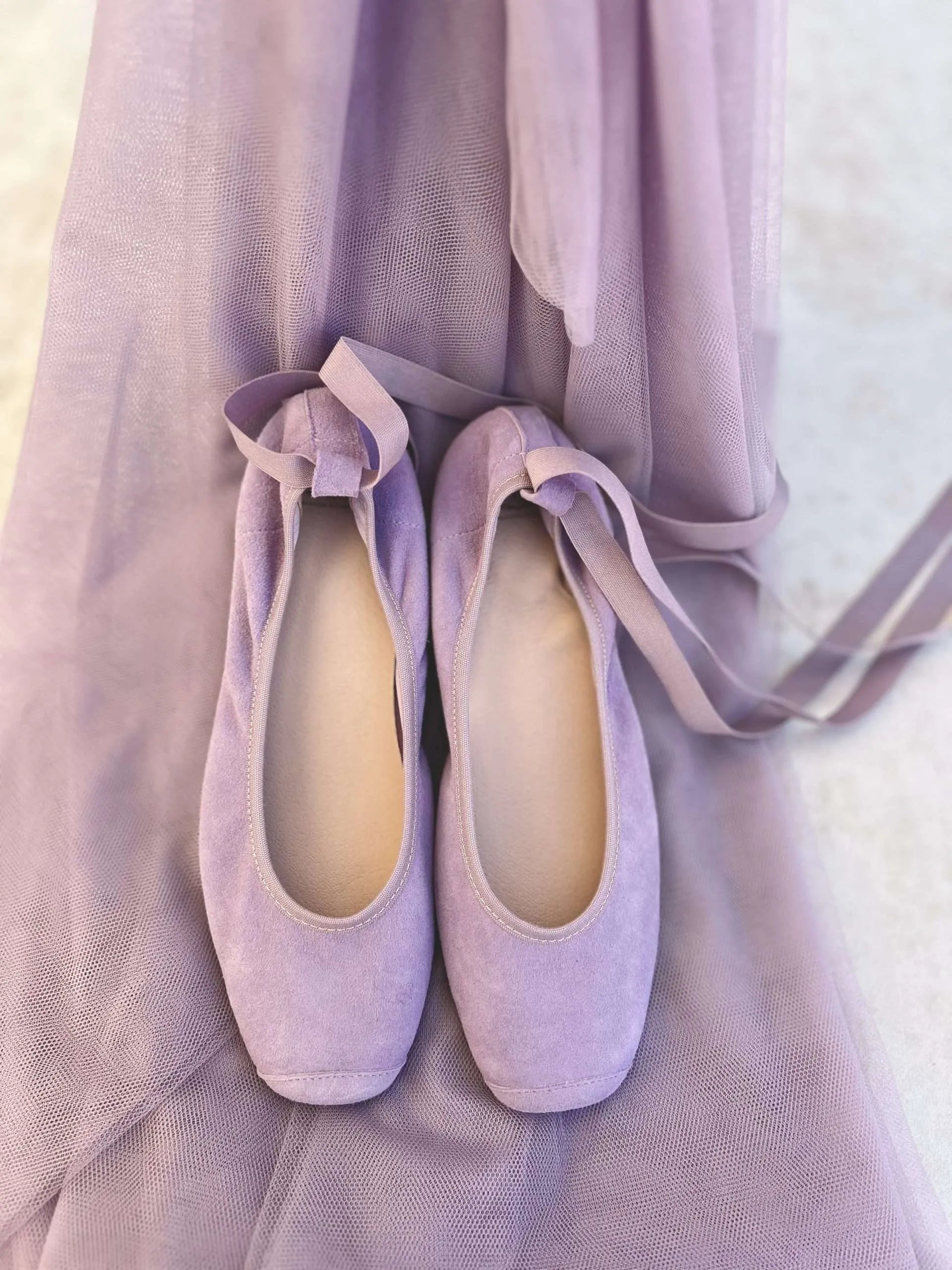 Zapatos Bailarinas de comunión en ante color LAVANDA - marca Flor de C