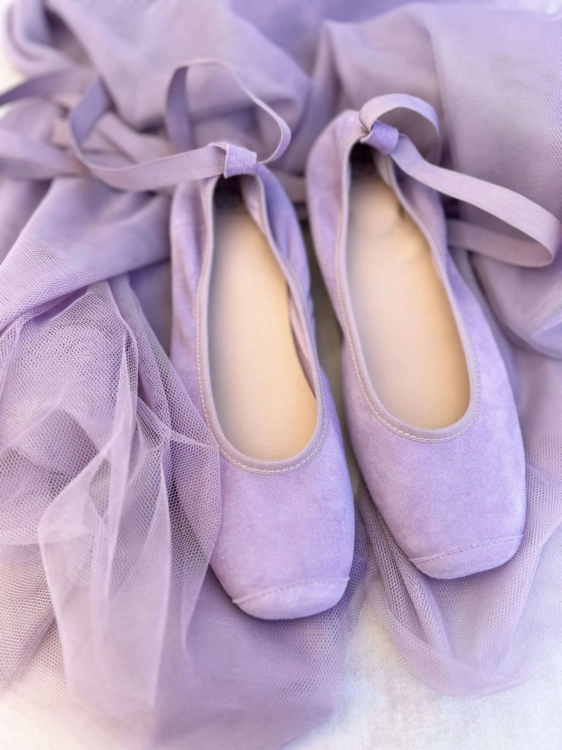 Zapatos Bailarinas de comunión en ante color LAVANDA - marca Flor de C