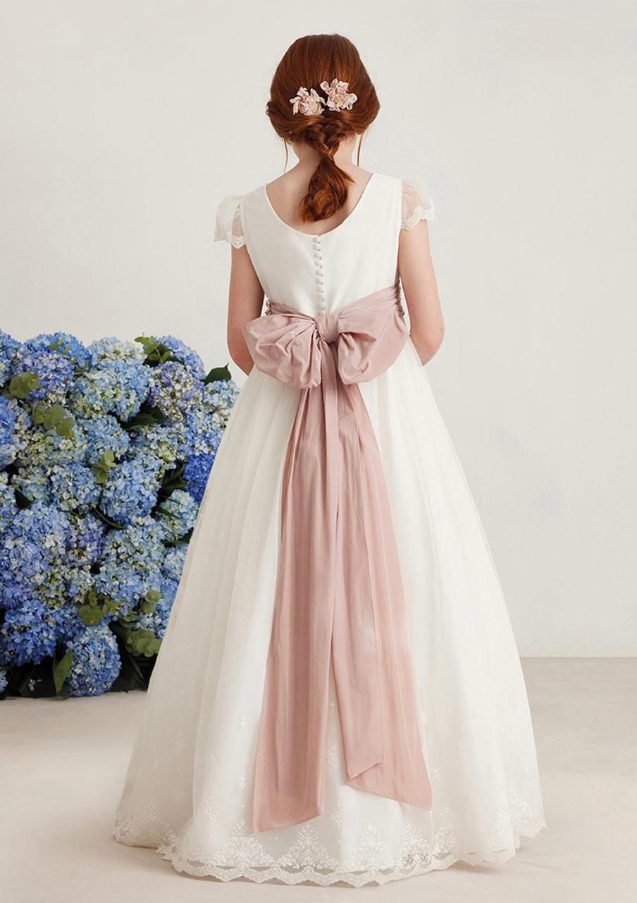 Vestido largo blanco con encaje y cinturón rosa palo para comunión - 587014MC - marca Amaya