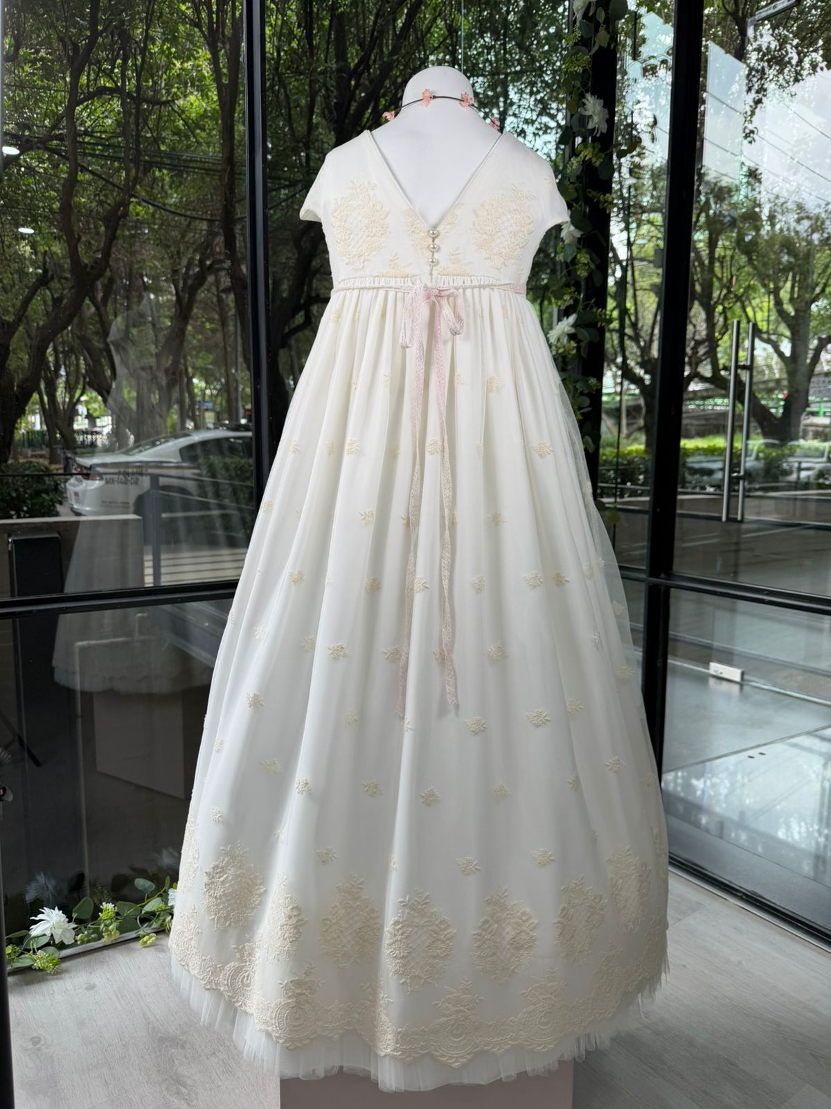 Vestido color crudo con manga corta decorado con bordado para niñas - CALISTA - marca Bella Bimba & Bamboline