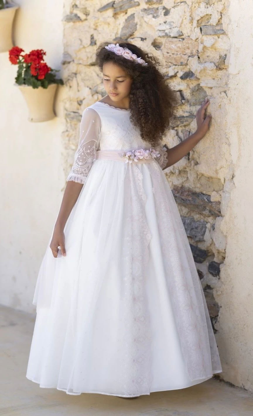 Vestido decorado con bordado de aire floral y cinturón rosa claro para comunión niña - LUNEL - marca Alhuka