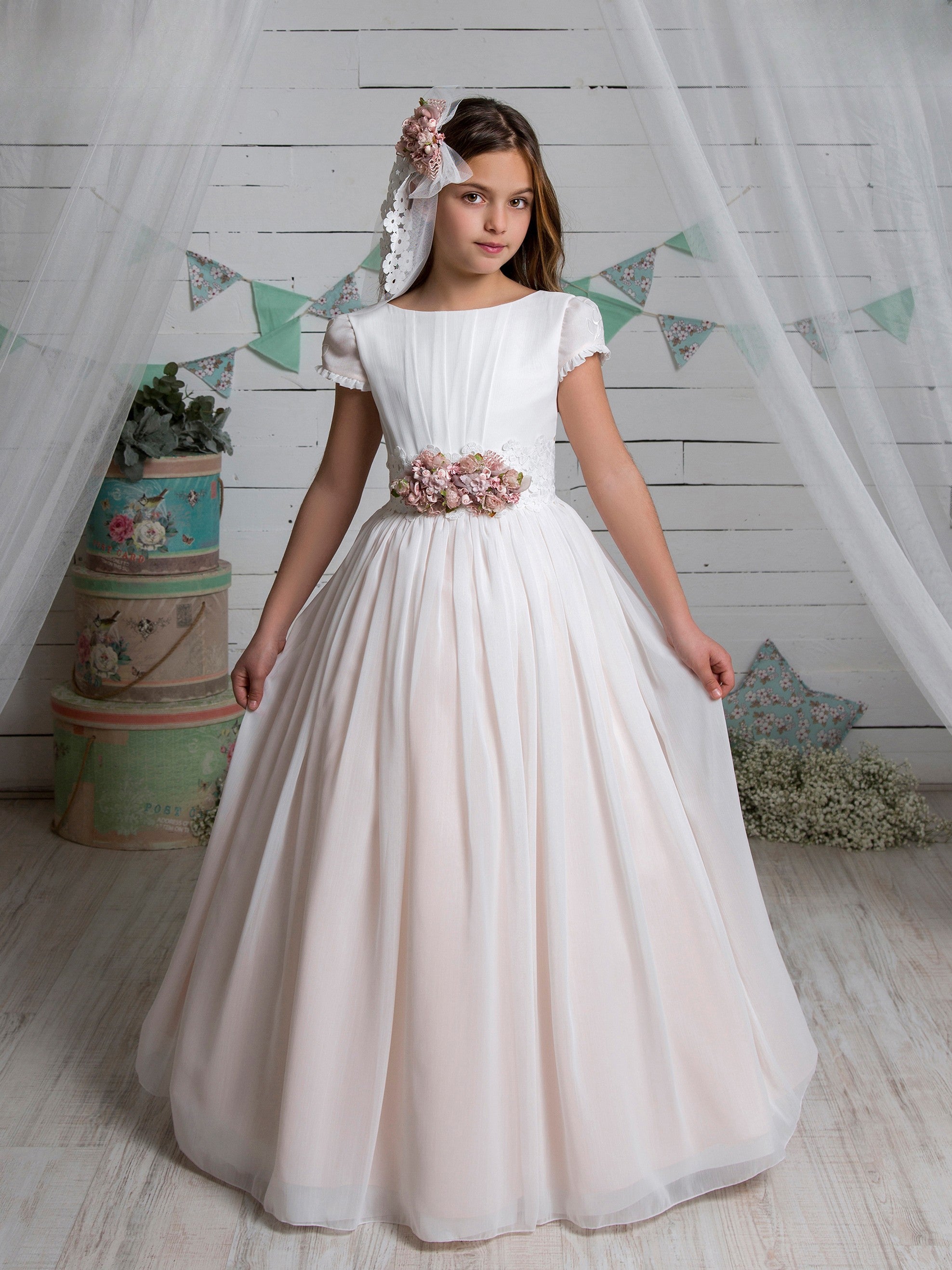 Vestido largo blanco con falda en tonos rosa para comunión - L226 - marca Marla