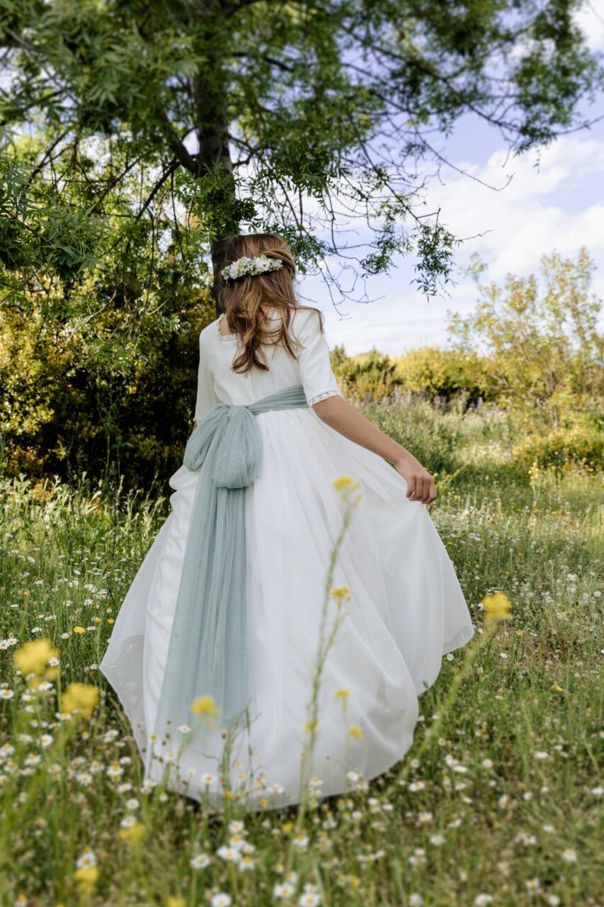 Vestido crudo con falda de gasa y manga tres cuatros para comunión niñas - LUCIA - marca Coordinanos